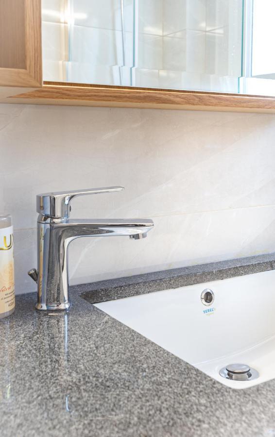 Beautiful And Comfortable Apartment At Marina Zeas Pireo Esterno foto